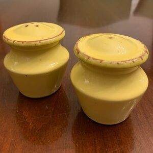 Vietri, salt & pepper set in a pretty yellow - just under 3 inches tall